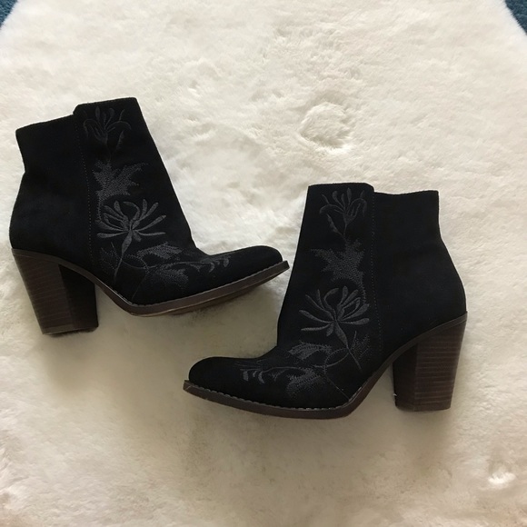 Lucky Brand Shoes - Lucky Brand LK Elenor2 Black Leather Floral Ankle Boot size 8
